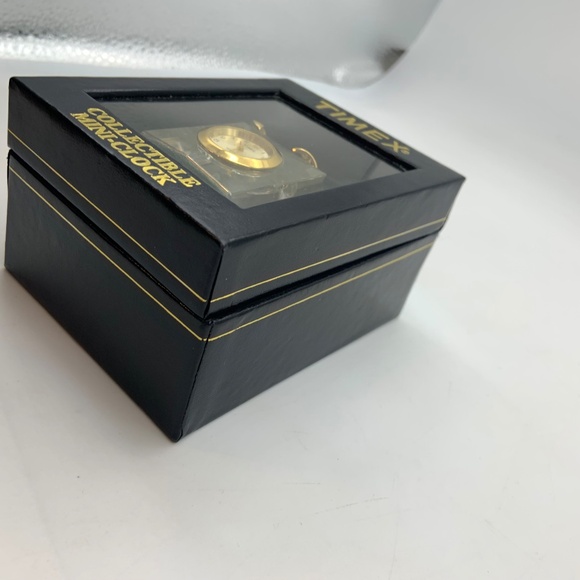 Vintage Timex Waterbury Clock Co. Collectible Mini Present Gift Clock Gold Tone - Picture 14 of 16